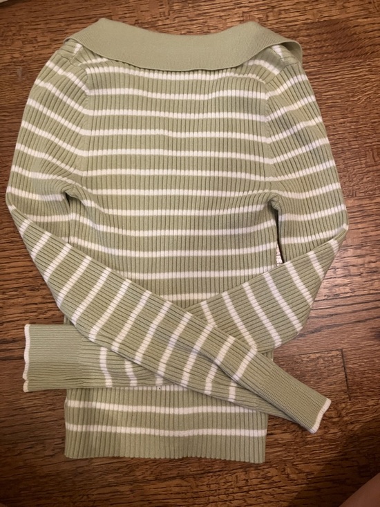 American Eagle Outfitters Light Sage and White Striped V-Neck Sweater - Picture 3 of 5